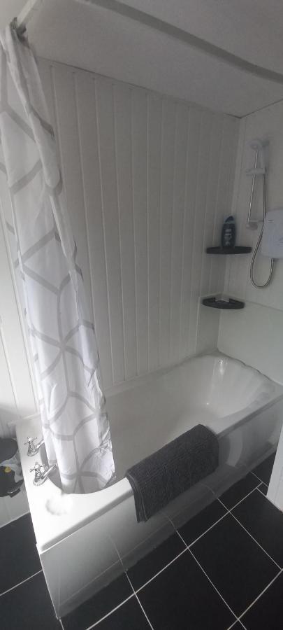 6-Min Walk To New Cross Parking Long Stay Discounts Wolverhampton Exterior photo