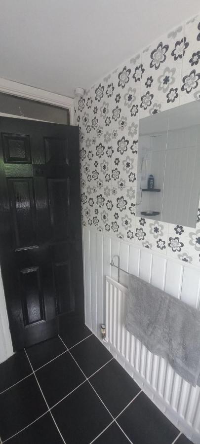 6-Min Walk To New Cross Parking Long Stay Discounts Wolverhampton Exterior photo