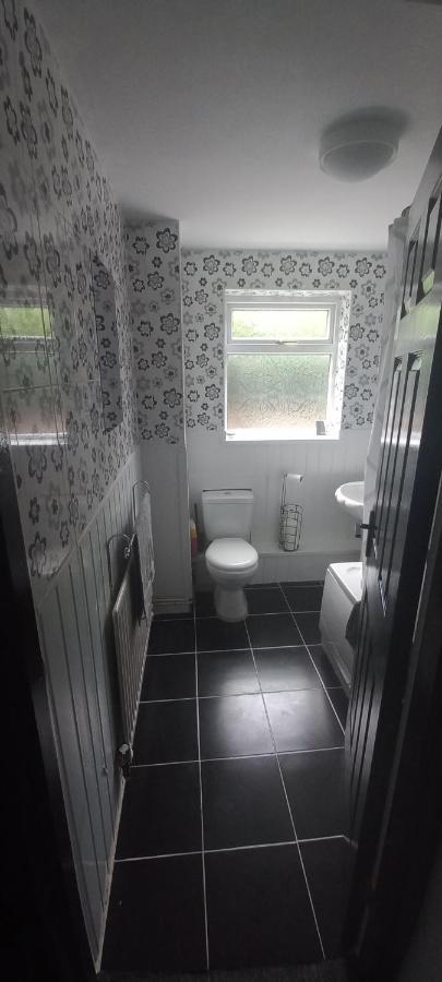 6-Min Walk To New Cross Parking Long Stay Discounts Wolverhampton Exterior photo